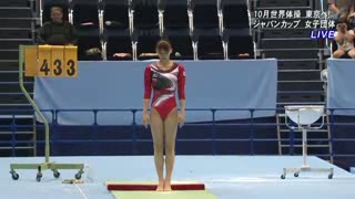 Flexible Asian Babe Shows Off Amazing Acrobatics in Seductive Display