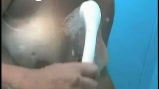 Hot Diva with Perfect Ass Takes a Shower