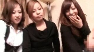Lusty Ladies Enjoy Watching Stud Masturbate Seductively