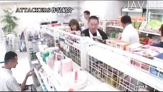 Exploring Hot Asian Pussy with Wild Drilling Action