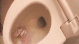 Amateur Asian Beauty Shares Her Hot Pussy and Mouth