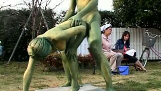 Public Statue Sex Adventure – Vibrant Outdoor Encounter
