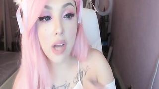Pink-Haired Cosplayer Delivers Mind-Blowing Erotic Show Live