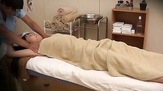 Teen 18+ Gets Sensual Massage Leading to Mind-Blowing G-Spot Orgasm