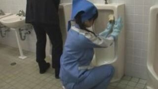 Japan Beauty Performs steamy Toilet Blowjob Service