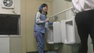 Japan Toilet Cleaner Gives Mind-Blowing Blowjob to Mysterious Stranger