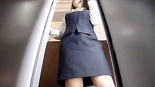 Nude Office Ladies Change in Steamy Locker Room – Exclusive Tokyo Footage