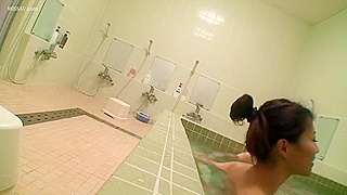 Lucky Peepers Watch Nude Japanese Beauty in Public Shower Fun!