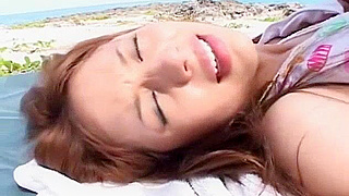 JAV Model Tina Yuzuki Flaunts Her Seductive Curves on the Beach