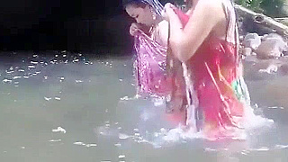 Beautiful Japanese Gals Frolic in Outdoor Bathtub