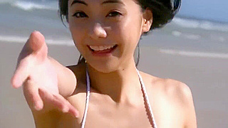 Kurashina Kana in Seductive White Bikini – JAV Daily Exclusive
