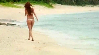 Jap Girl 18+ Kaede Akina Rims Hotly on the Beach in steamy JAV Scene