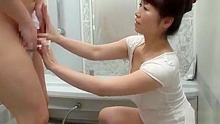 Japanese MILF Gives Mind-Blowing blowjob During Steamy Hair Wash!
