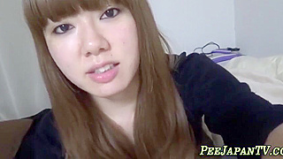 Must-See Japanese Beauty Pees in Toilet Seductively