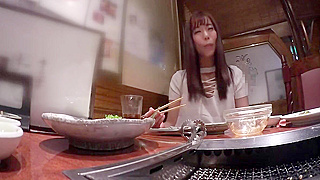 Hardworking Shiho Reveals Her Secret – Solo BBQ Fun in a Restaurant