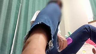 Watch a Luscious Japanese Beauty Masturbate with a Vibrator!
