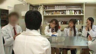 Teen schoolgirl friends in glasses help to jerk him off